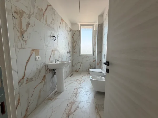 Shqiperi, shitet apartament+verande | Penthouse 2+1 , 87 m² 126.000 € (Albulena Residence, Paskuqan)