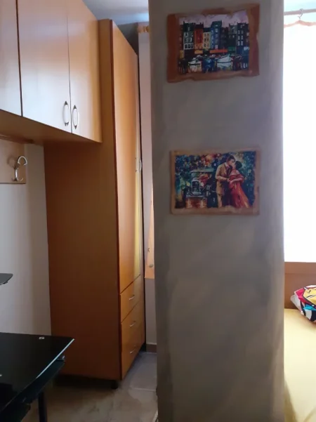 Tirane, jepet me qera apartament 2+1+Ballkon Kati 5, 90 m² 600 € (Rruga Sali Butka)