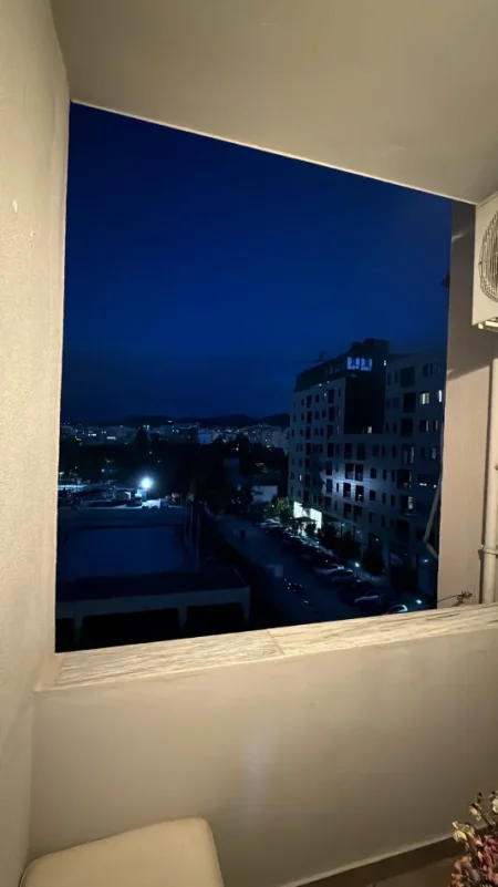 Tirane, jepet me qera apartament 2+1+Ballkon Kati 5, 90 m² 600 € (Rruga Sali Butka)