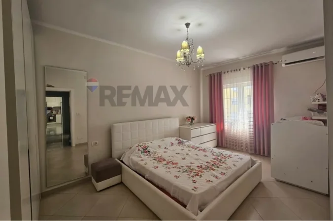 Tirane, jepet me qera apartament 2+1 Kati 4, 85 m² 600 € (Eshref Frasheri)