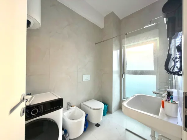 🥂Shitet: 1+1 &Ballkon 📍Ali Demi - Res. KADIU (60m2) 100% i Ri & i Mobiluar || €110,000 (1,660€/m2 pa Mobilimin)