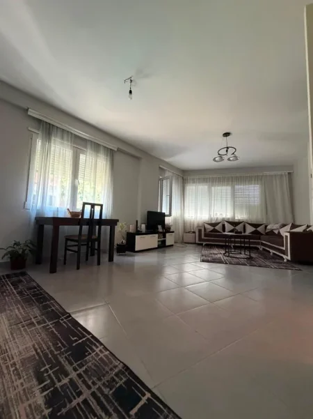 Tirane, jepet me qera apartament 1+1 Kati 3, 85 m² 500 €