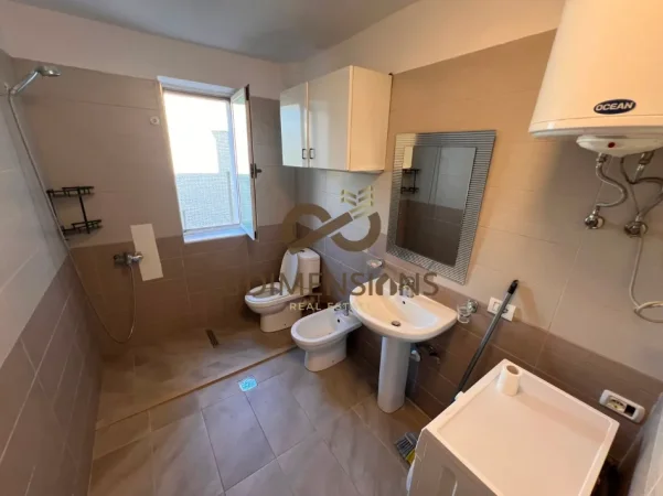 Shitet Apartament 2+1 me hipoteke pran Ish Tregut Elektrik (D8142Z-26)