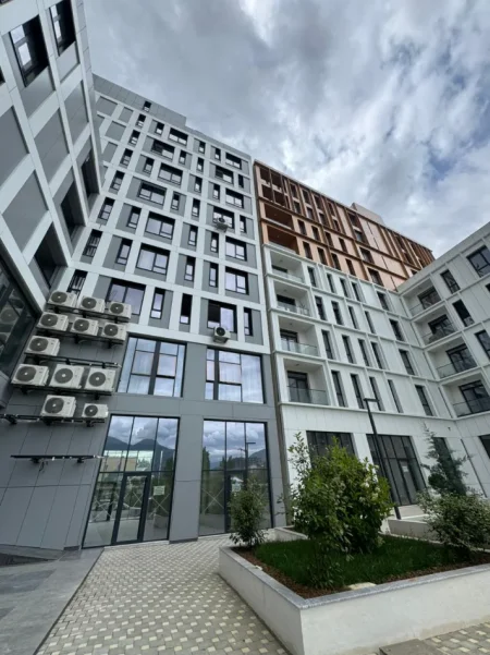 Tirane, jepet me qera apartament 1+1+Ballkon Kati 7, 70 m² 800 € (Rruga Jordan Misja)