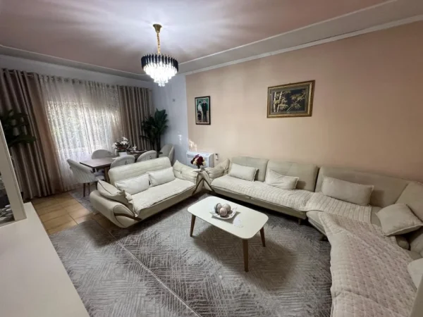 Tirane, jepet me qera apartament 2+1 Kati 1, 120 m² 1.000 € (Ali Demi)