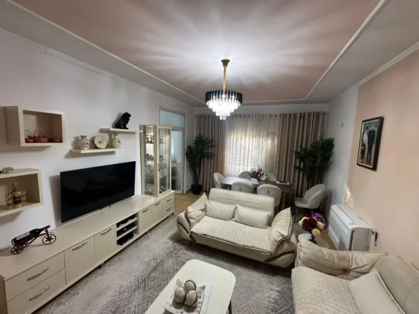 Tirane, jepet me qera apartament 2+1 Kati 1, 120 m² 1.000 € (Ali Demi)