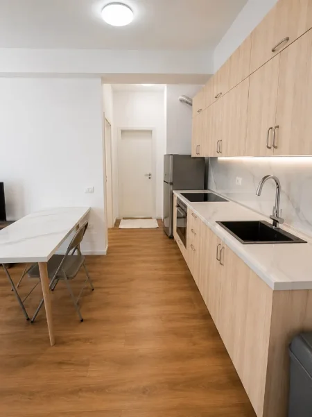 Tirane, jepet me qera apartament 1+1 Kati 4, 60 m² 400 € (Rruga Ali Demi)