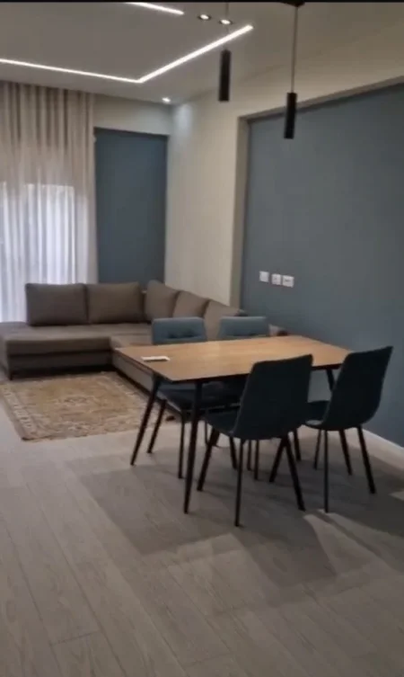 Tirane, jepet me qera apartament 1+1 Kati 4, 65 m² 650 € (Stacioni i Trenit)