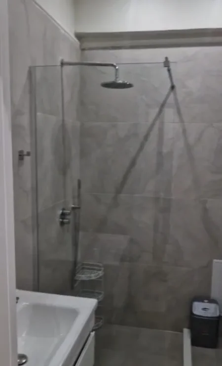 Tirane, jepet me qera apartament 1+1 Kati 4, 65 m² 650 € (Stacioni i Trenit)