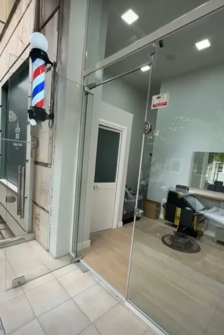 Tirane, shitet dyqan Kati 0, 24 m² 135.000 € (Rruga e Barrikadave)