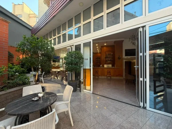 Tirane, jepet me qera lokal Kati 0, 182 m² 3.500 € 