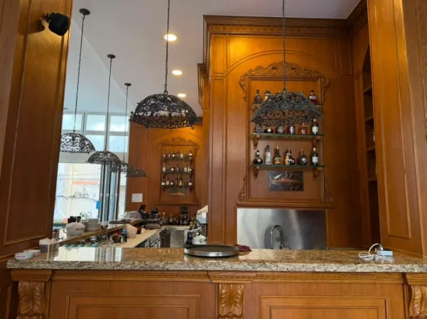 Tirane, jepet me qera lokal Kati 0, 182 m² 3.500 € 