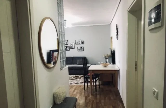 Tirane, jepet me qera apartament 2+1 Kati 5, 85 m² 600 € (Rruga Gjon Buzuku)