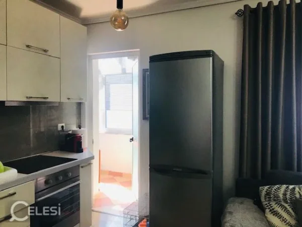 Tirane, jepet me qera apartament 2+1 Kati 5, 85 m² 600 € (Rruga Gjon Buzuku)