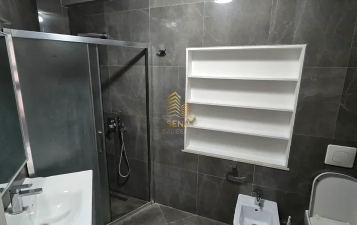 Tirane, jepet me qera apartament 2+1 Kati 5, 92 m² 700 € (Vasil Shanto)