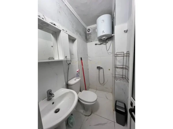 Tirane, jepet me qera apartament 2+1 Kati 2, 65 m² 500 € (Pediatria)