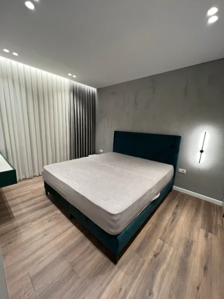Tirane, jap me qera apartament 2+1 Kati 7, 84 m² 700 € (Rruga e Dafinave)