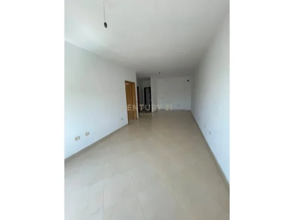 Tirane, shes apartament 1+1 Kati 5, 62 m² 81.000 € (Shkembi i Kavajes)