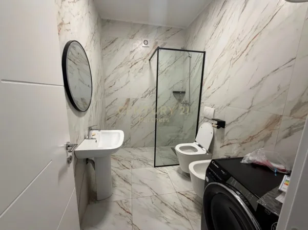 Tirane, jepet me qera apartament 1+1 Kati 3, 72 m² 600 € (Rruga Jordan Misja)