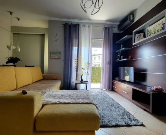Tirane, jepet me qera apartament 1+1+Ballkon Kati 3, 60 m² 500 € (Ali Demi)