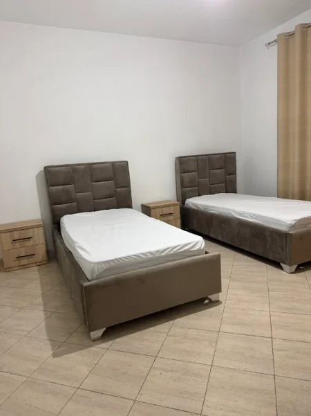 Tirane, Shtepi me qera 2+1 Kati 1, 40.000 Lek ( Astir)
