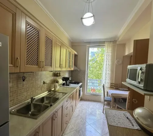 Tirane, jepet me qera apartament 1+1+Ballkon Kati 4, 70 m² 500 € (Dritan hoxha)