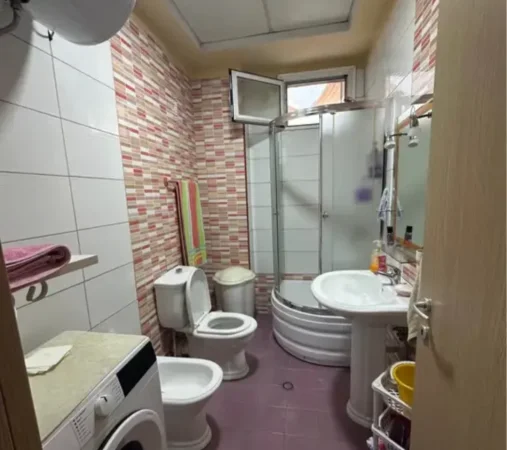 Tirane, jepet me qera apartament 1+1+Ballkon Kati 4, 70 m² 500 € (Dritan hoxha)