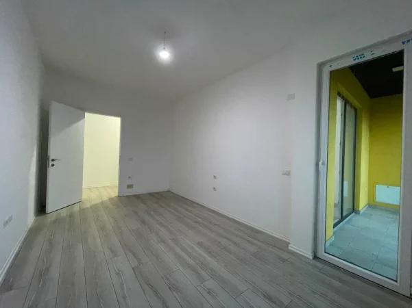 Tirane, jepet me qera apartament 2+1 Kati 4, 116 m² 450 € (Yzberisht)