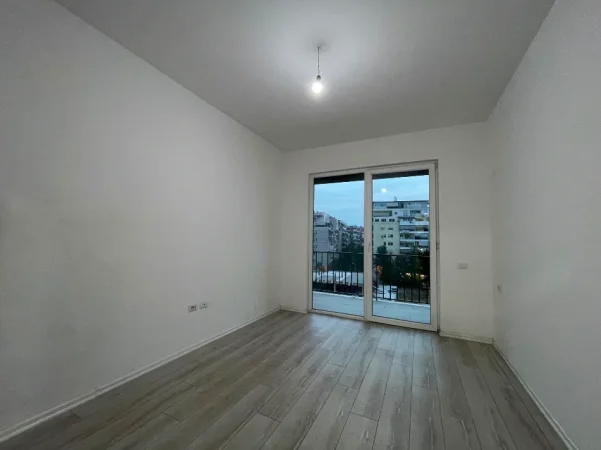 Tirane, jepet me qera apartament 2+1 Kati 4, 116 m² 450 € (Yzberisht)