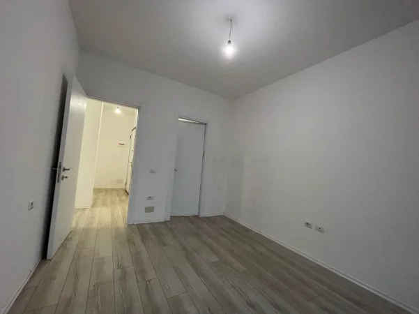 Tirane, jepet me qera apartament 2+1 Kati 4, 116 m² 450 € (Yzberisht)