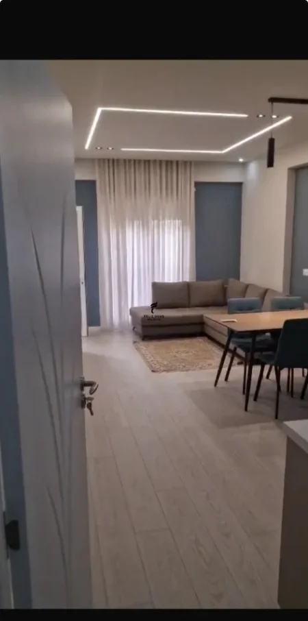 Tirane, jepet me qera apartament 1+1 Kati 1, 65 m² 650 € (STACIONI TRENIT)