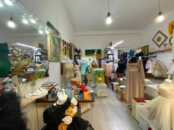 Tirane, jepet me qera ambjent biznesi Kati 0, 34 m² 450 € (Komuna e Parisit)