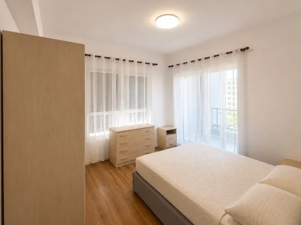 Tirane, jepet me qera apartament 1+1+Ballkon Kati 4, 60 m² 400 € (rezidenca kadiu)