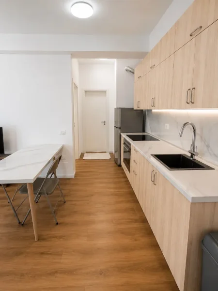 Tirane, jepet me qera apartament 1+1+Ballkon Kati 4, 60 m² 400 € (rezidenca kadiu)