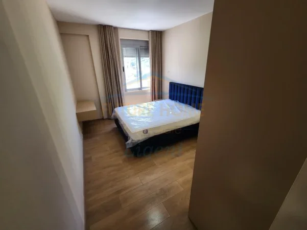 Tirane, jepet me qera apartament 2+1 Kati 4, 100 m² 750 € (Liqeni i Thate)