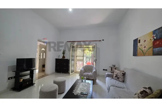 Vlore, jepet me qera shtepi 2+1 Kati 1, 130 m² 250 € (Rruga Dush Strati, Vlore)