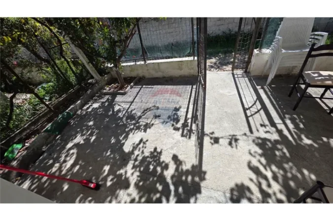 Vlore, jepet me qera shtepi 2+1 Kati 1, 130 m² 250 € (Rruga Dush Strati, Vlore)