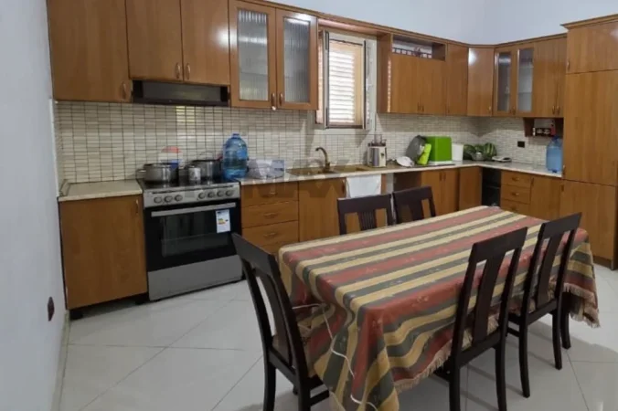 Vlore, jepet me qera shtepi 2+1 Kati 1, 130 m² 250 € (Rruga Dush Strati, Vlore)