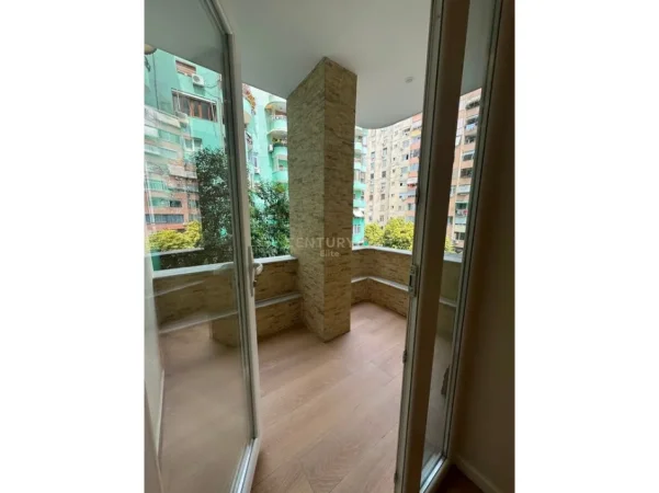 Tirane, shes apartament 1+1 Kati 3, 44 m² 138.800 € (Komuna e Parisit)