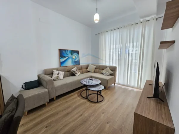 Tirane, jepet me qera apartament 1+1 Kati 4, 45 m² 450 € 