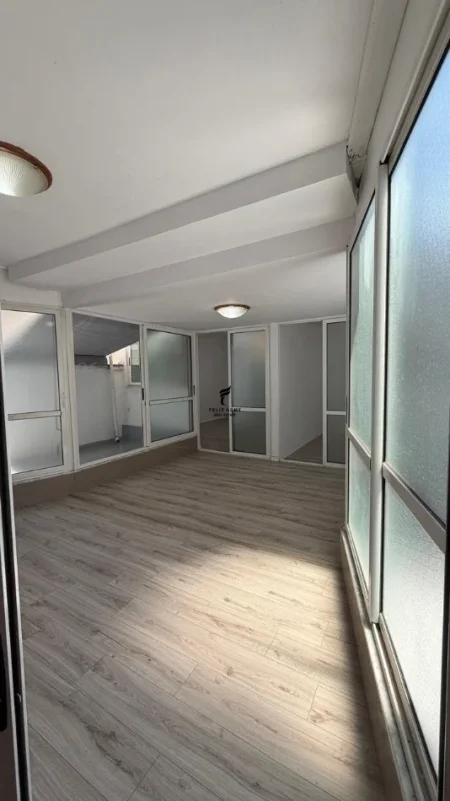 Tirane, jepet me qera dyqan Kati 3, 130 m² 800 € (ISH EKSPOZITA)