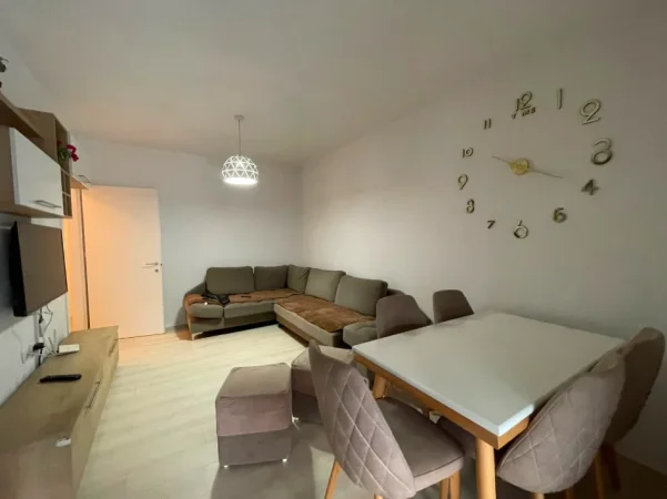 Tirane, jepet me qera apartament 2+1+Ballkon , 87 m²(Rruga 5 Maji)