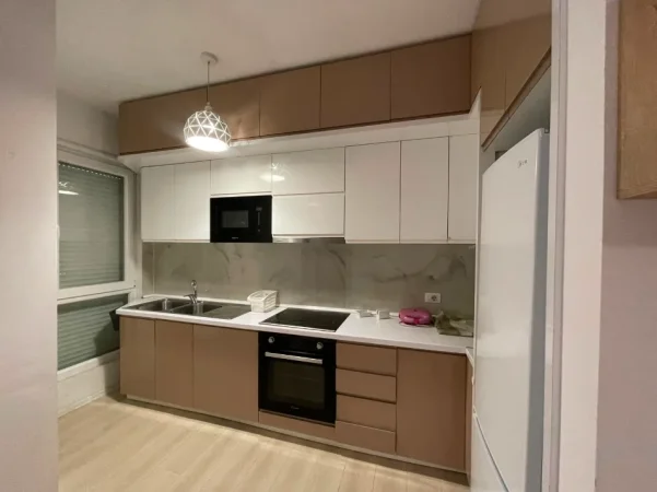 Tirane, jepet me qera apartament 2+1+Ballkon , 87 m²(Rruga 5 Maji)
