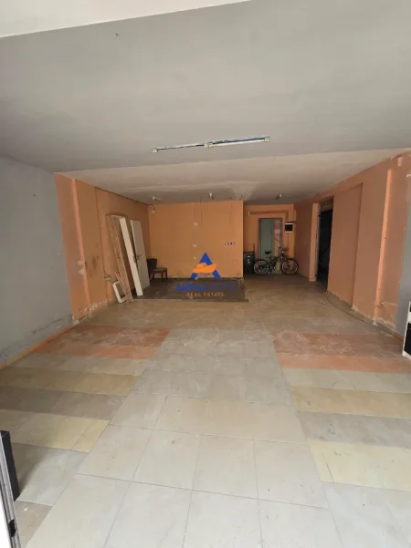 Tirane, jepet me qera ambjent biznesi Kati 0, 190 m² 750 € 