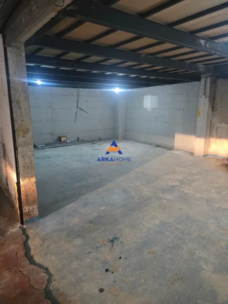 Tirane, jepet me qera ambjent biznesi Kati 0, 190 m² 750 € 