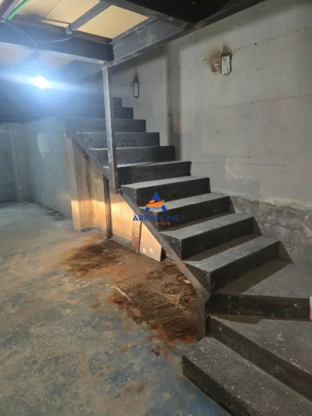 Tirane, jepet me qera ambjent biznesi Kati 0, 190 m² 750 € 