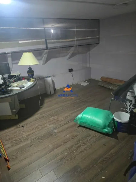 Tirane, jepet me qera ambjent biznesi Kati 0, 190 m² 750 € 