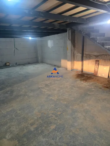 Tirane, jepet me qera ambjent biznesi Kati 0, 190 m² 750 € 