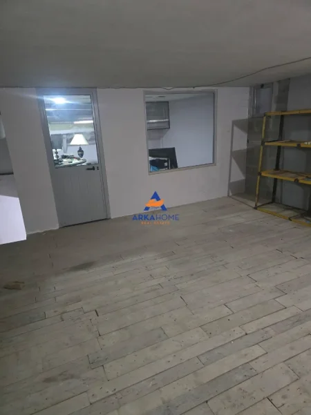 Tirane, jepet me qera ambjent biznesi Kati 0, 190 m² 750 € 