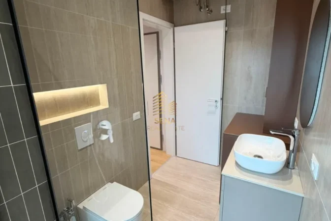 Tirane, jepet me qera apartament 1+1+Ballkon Kati 6, 65 m² 550 € (Ali Demi)